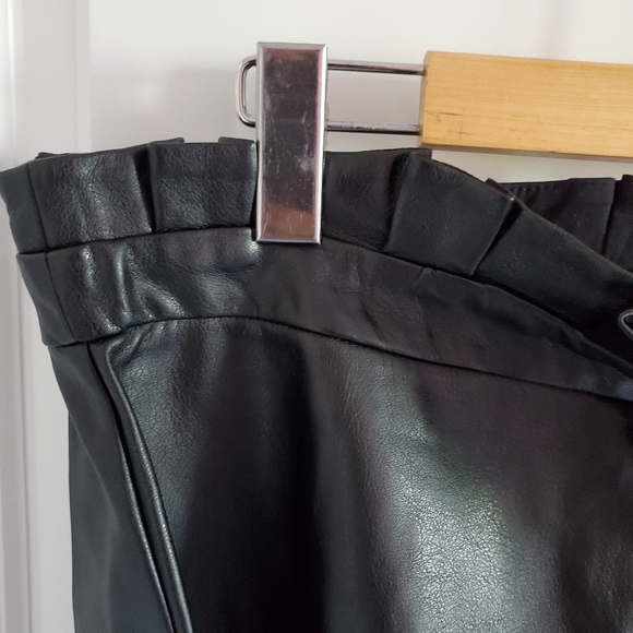 NWOT River Island size 12 faux leather mini skirt - Picture 3 of 4